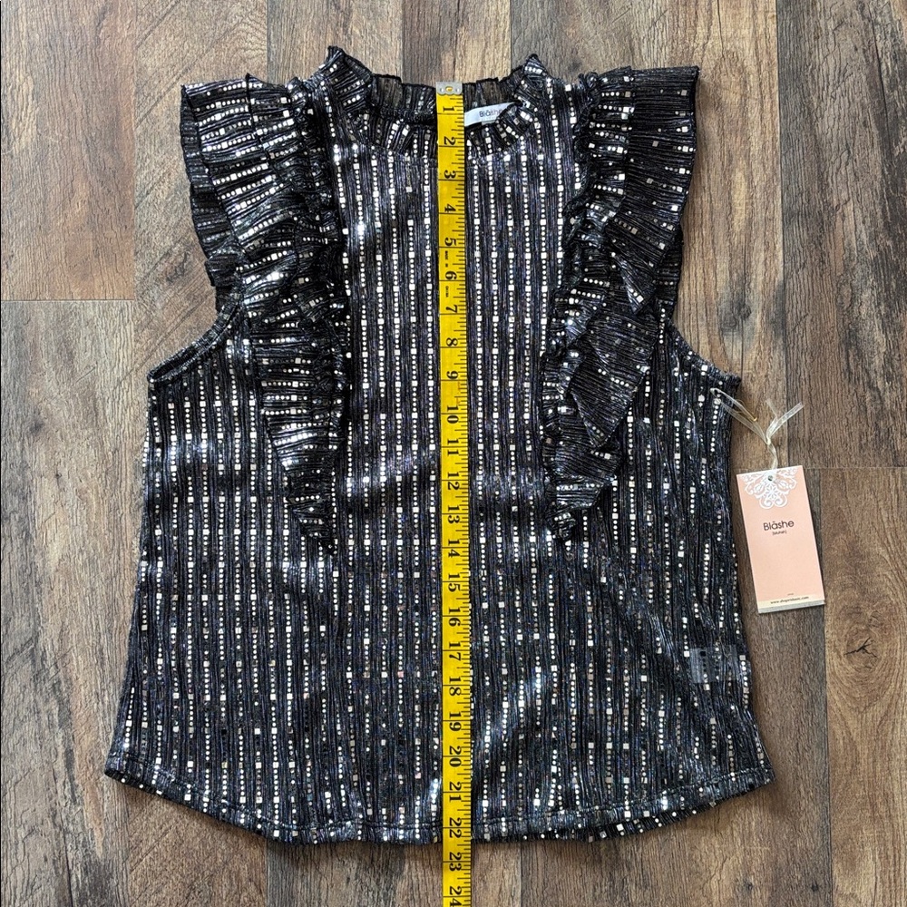 Blashe women's black and silver metallic striped flutter top size medium new - Picture 4 of 10
